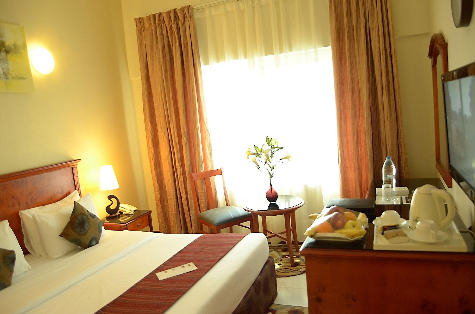 Hotel Nejoum Al Emarat Sharjah Esterno foto