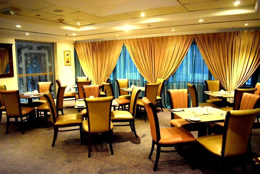 Hotel Nejoum Al Emarat Sharjah Esterno foto