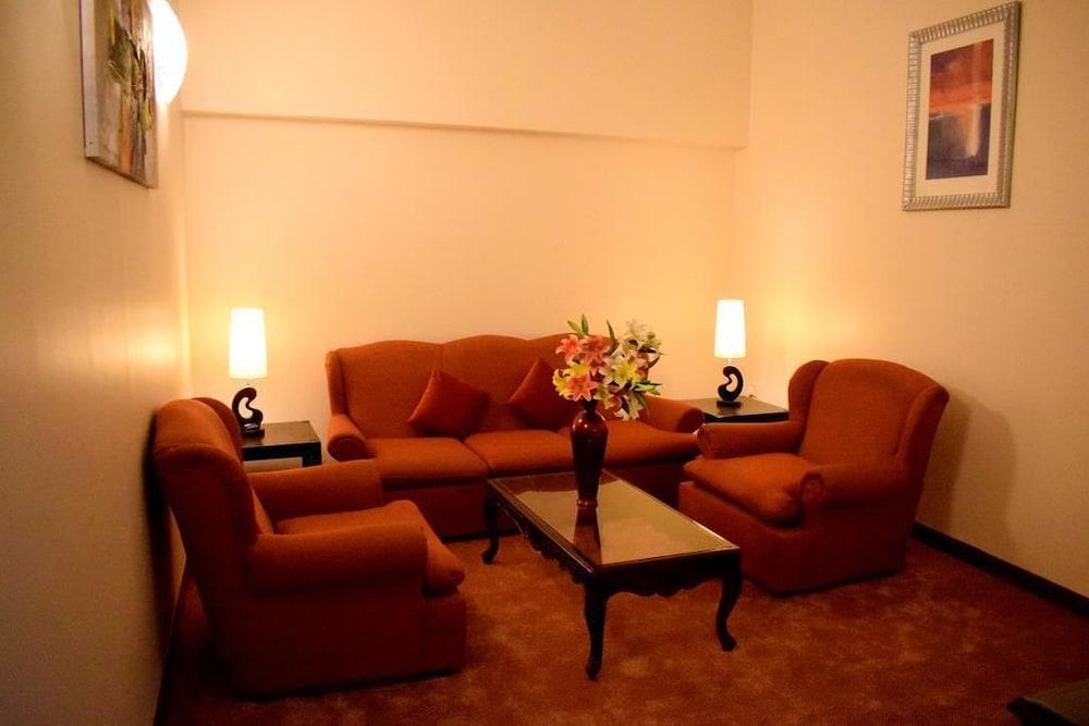 Hotel Nejoum Al Emarat Sharjah Esterno foto