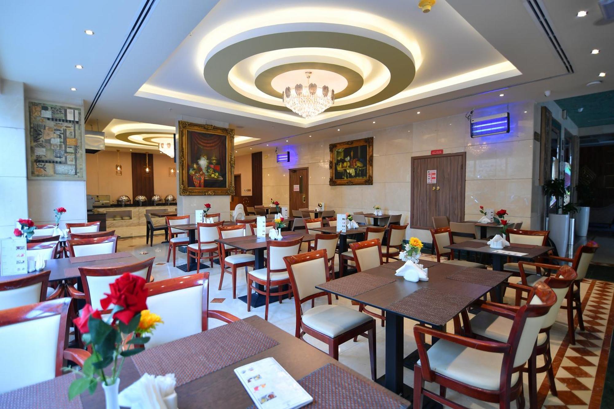 Hotel Nejoum Al Emarat Sharjah Esterno foto