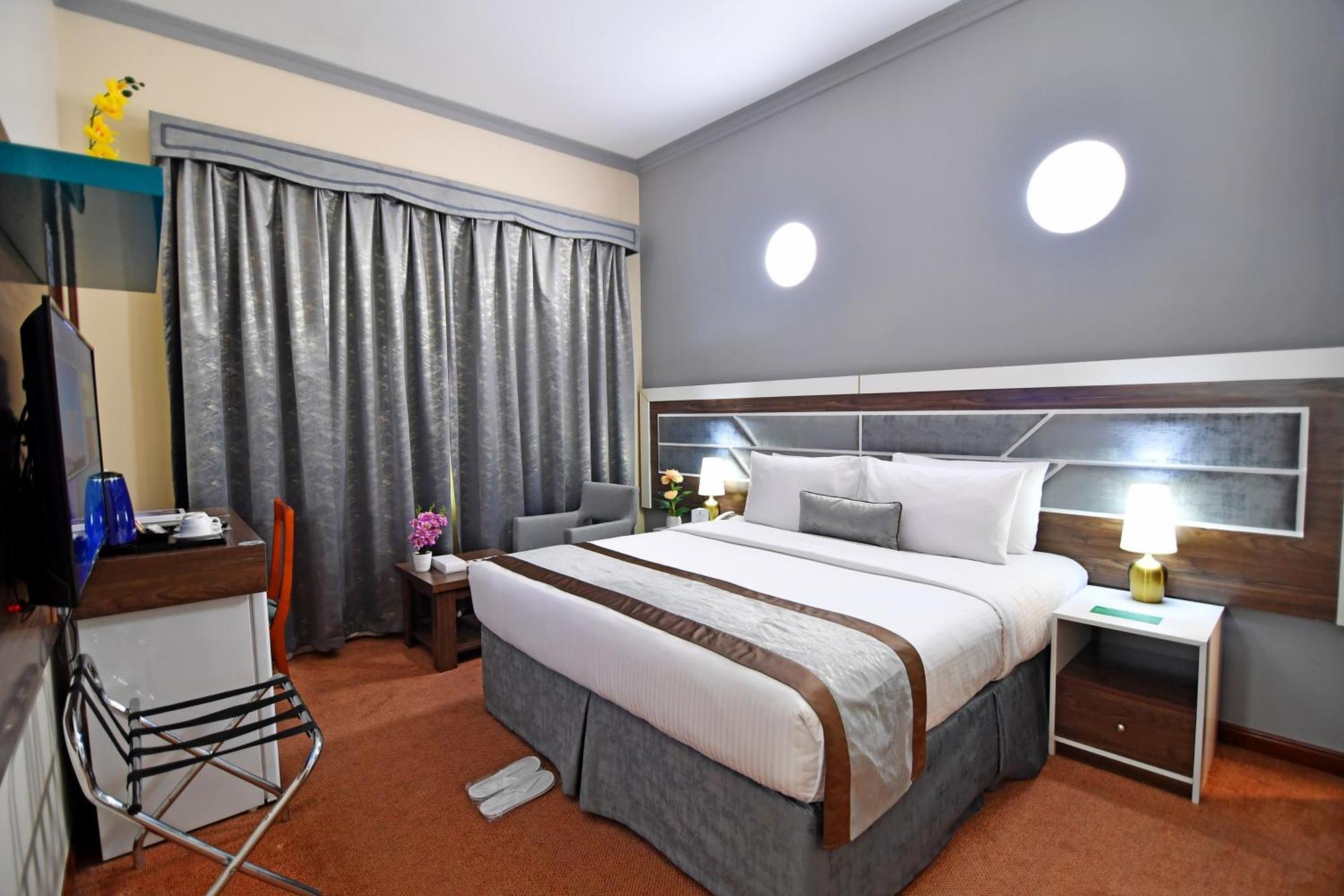 Hotel Nejoum Al Emarat Sharjah Esterno foto